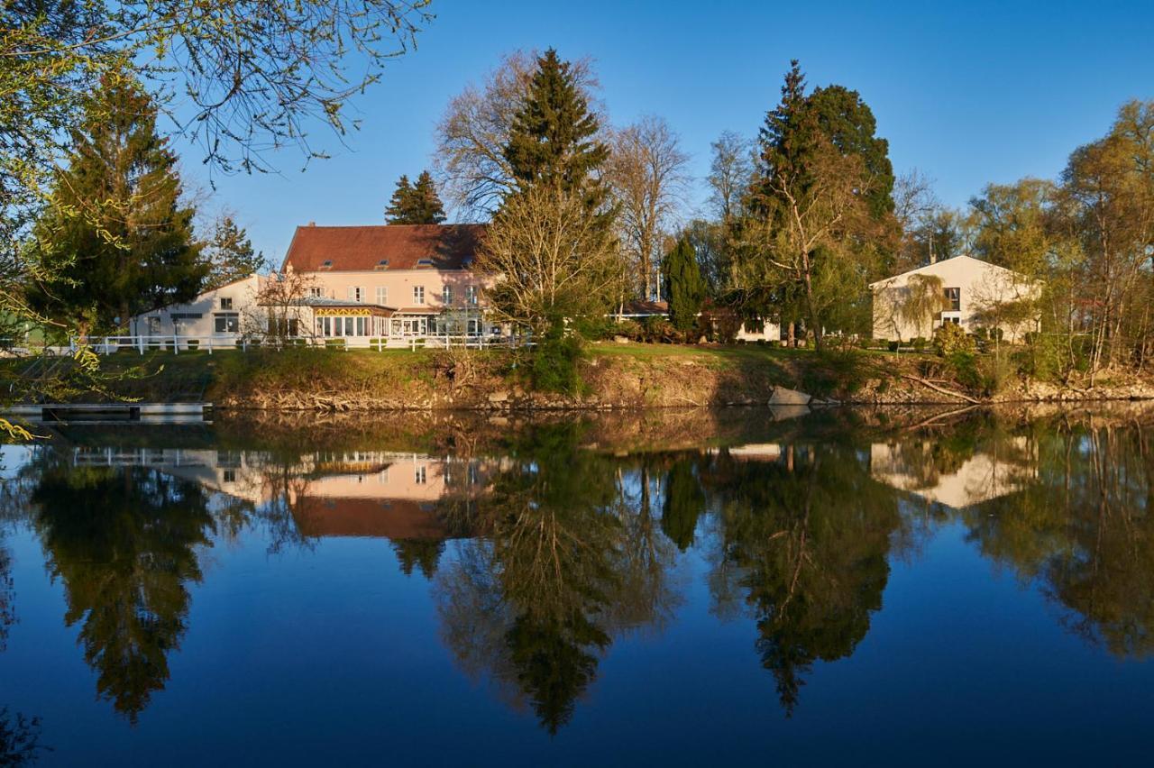 Logis Auberge Du Port Bazeilles Exteriér fotografie